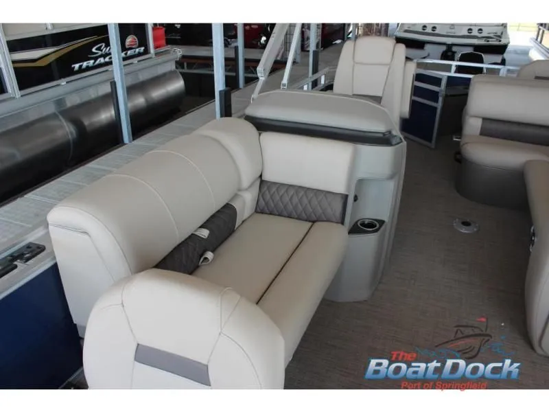 Slide: The Image of Fishin' Barge 20 DLX 2025 - 13