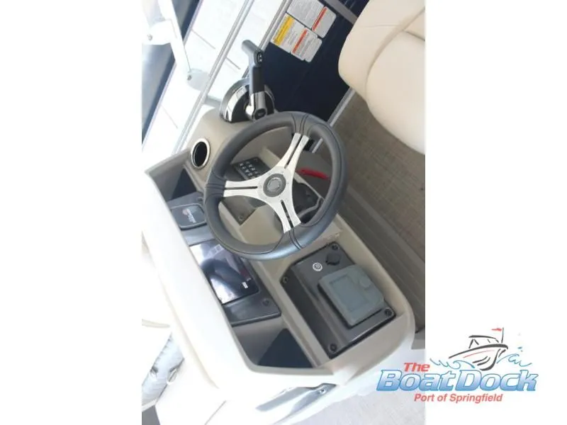 Slide: The Image of Fishin' Barge 20 DLX 2025 - 9