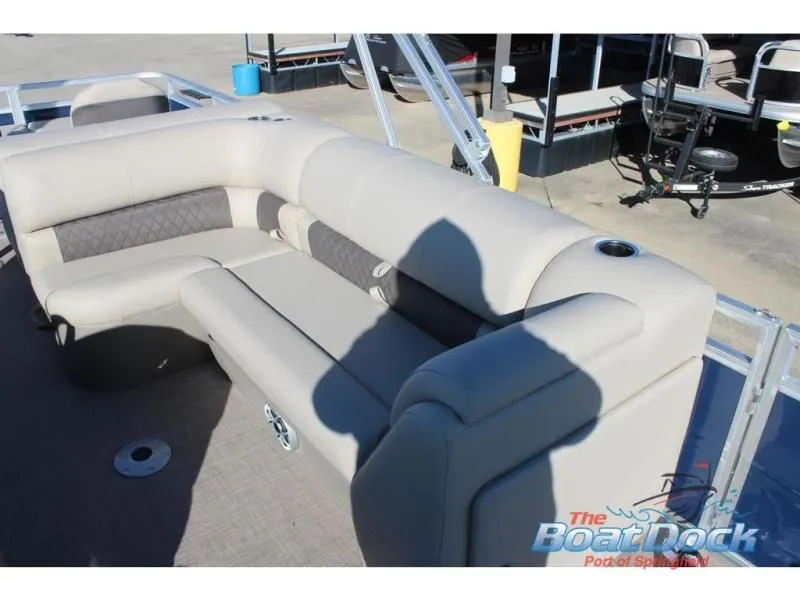 Slide: The Image of Fishin' Barge 22 DLX 2025 - 11