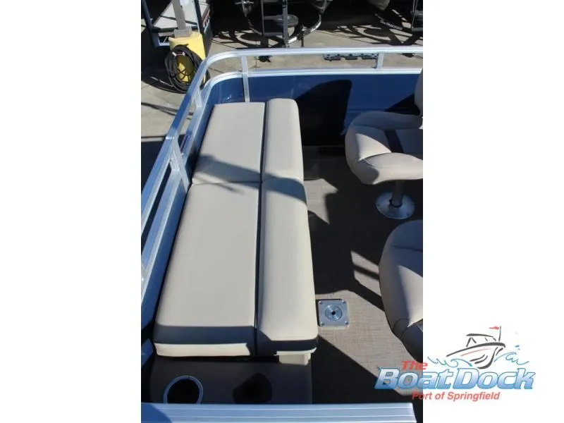 Slide: The Image of Fishin' Barge 22 DLX 2025 - 17