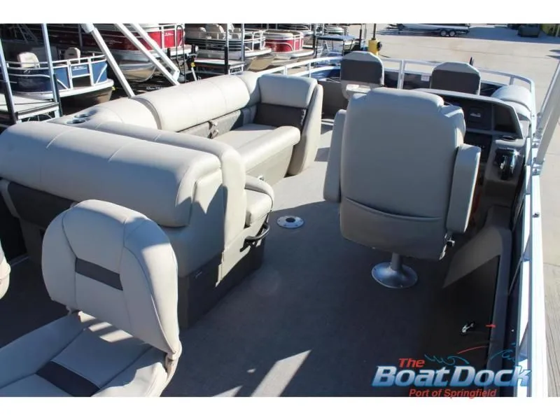 Slide: The Image of Fishin' Barge 22 DLX 2025 - 18