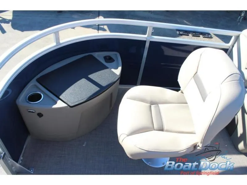 Slide: The Image of Fishin' Barge 22 DLX 2025 - 6