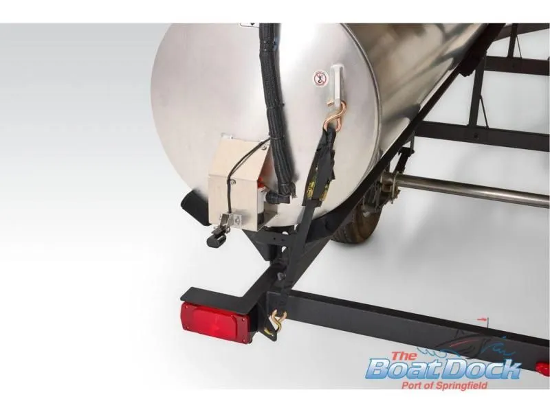 Slide: The Image of Bass Buggy 18 DLX 2026 - 100