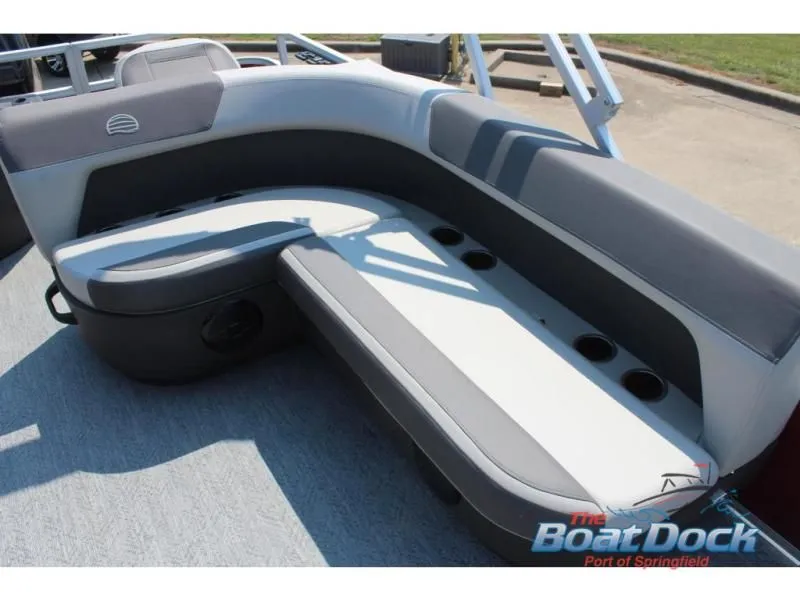 Slide: The Image of Bass Buggy 18 DLX 2026 - 15