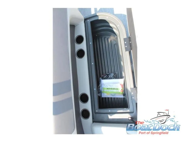 Slide: The Image of Bass Buggy 18 DLX 2026 - 23