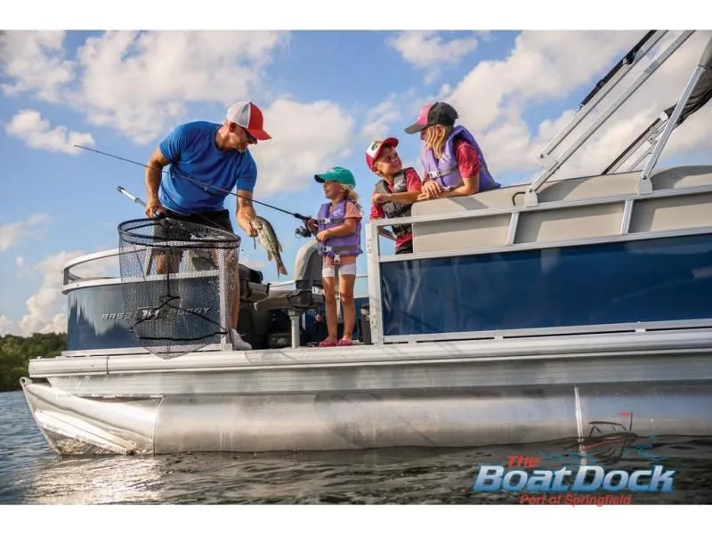 Slide: The Image of Bass Buggy 18 DLX 2026 - 31