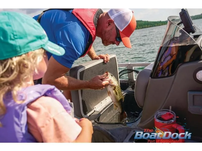 Slide: The Image of Bass Buggy 18 DLX 2026 - 34