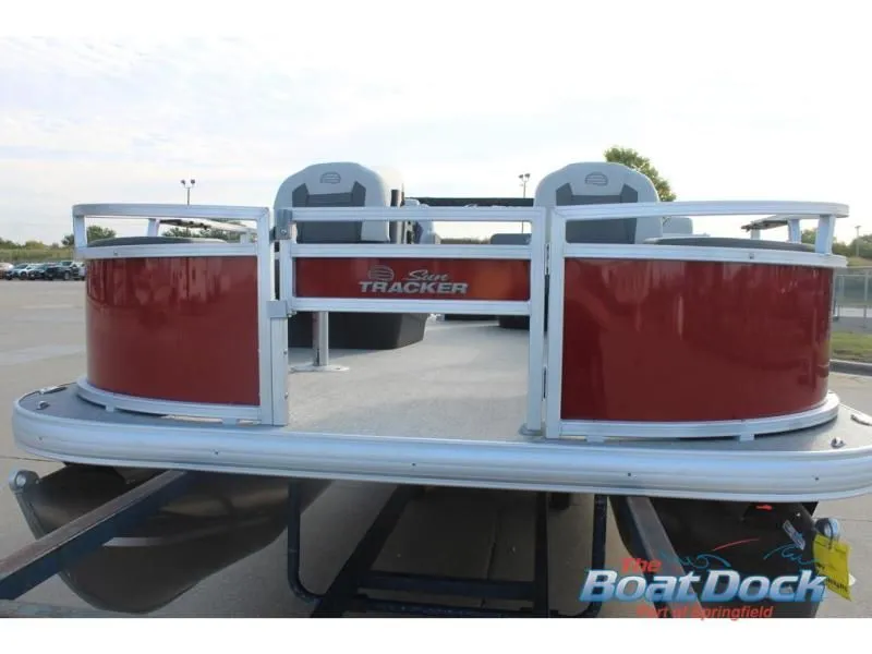 Slide: The Image of Bass Buggy 18 DLX 2026 - 4