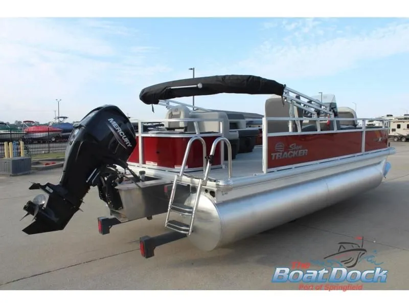 Slide: The Image of Bass Buggy 18 DLX 2026 - 8