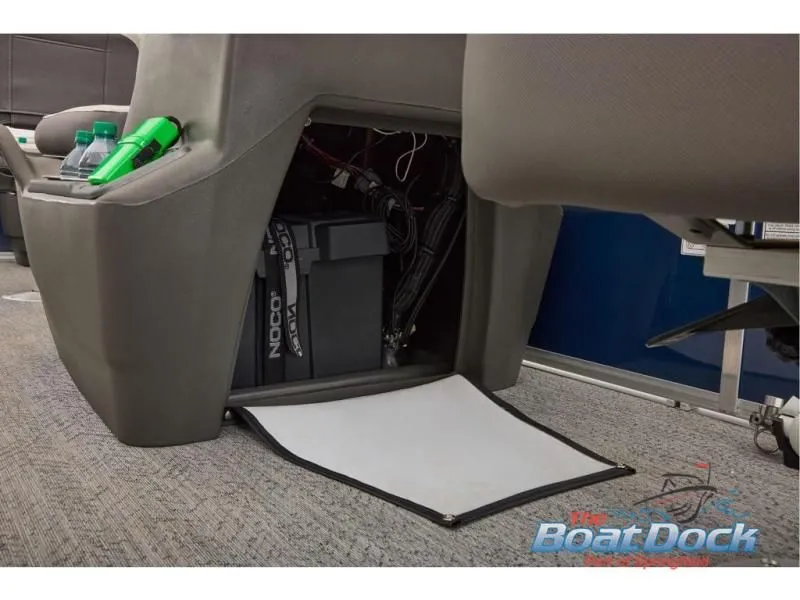 Slide: The Image of Bass Buggy 18 DLX 2026 - 80