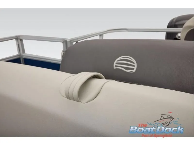 Slide: The Image of Bass Buggy 18 DLX 2026 - 85