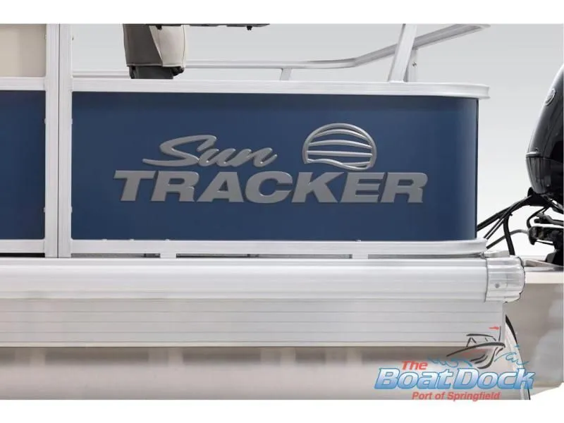 Slide: The Image of Bass Buggy 18 DLX 2026 - 96