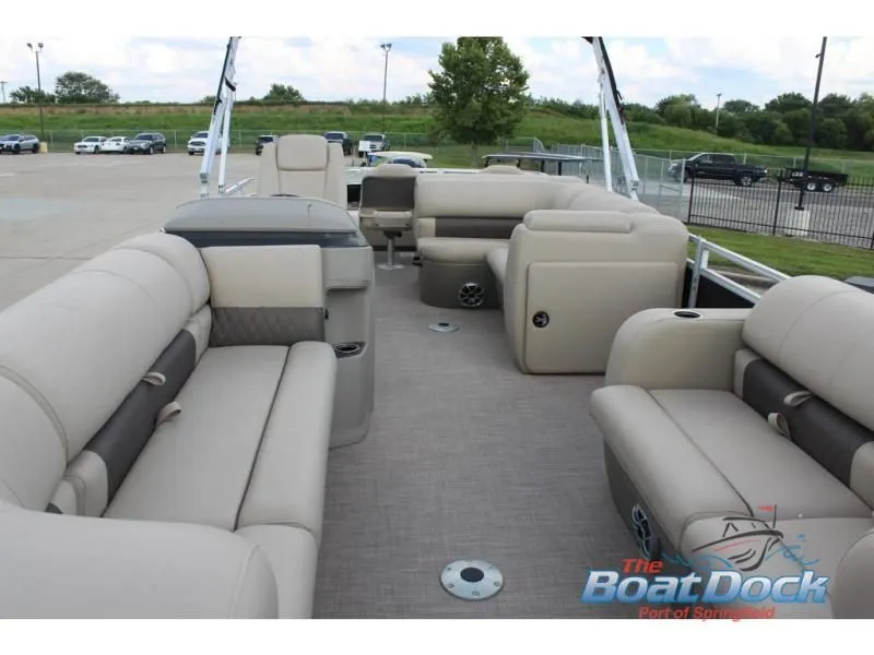 Slide: The Image of Sportfish 22 DLX 2025 - 10