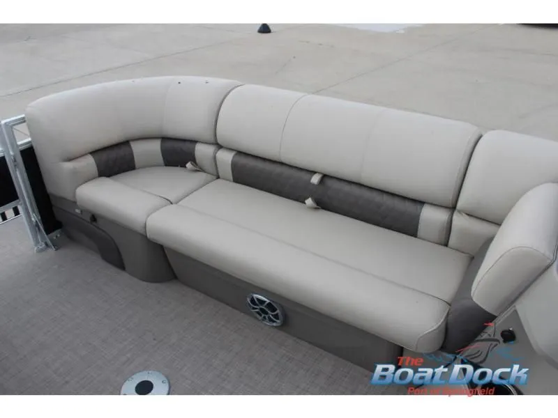 Slide: The Image of Sportfish 22 DLX 2025 - 12