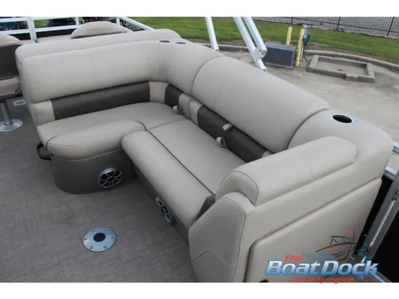 Slide: The Image of Sportfish 22 DLX 2025 - 17