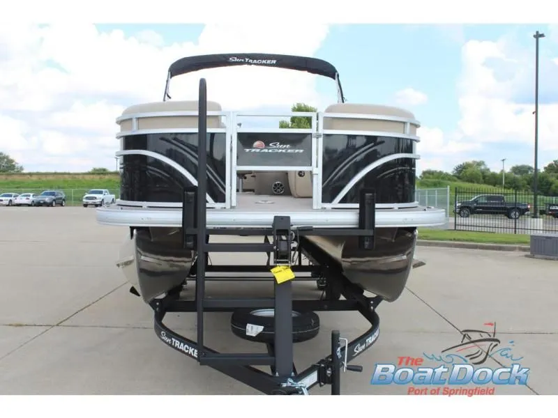 Slide: The Image of Sportfish 22 DLX 2025 - 3