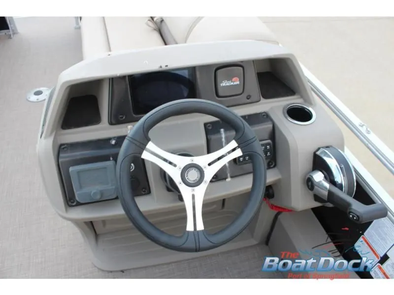 Slide: The Image of Sportfish 22 DLX 2025 - 5