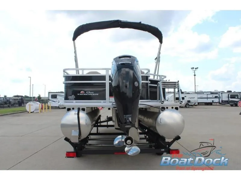 Slide: The Image of Sportfish 22 DLX 2025 - 8