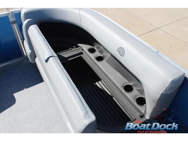 Slide: The Image of Party Barge 16 DLX 2026 - 15