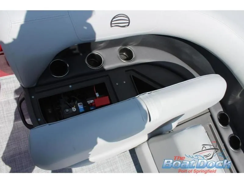 Slide: The Image of Party Barge 16 DLX 2026 - 15