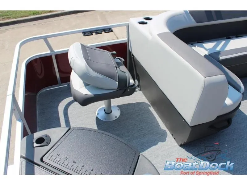 Slide: The Image of Bass Buggy 18 DLX 2026 - 16