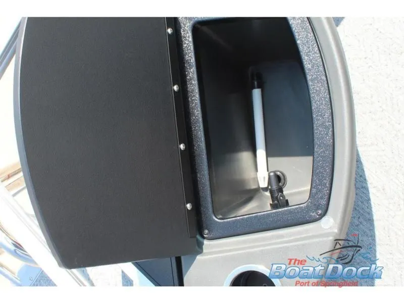 Slide: The Image of Bass Buggy 18 DLX 2026 - 17