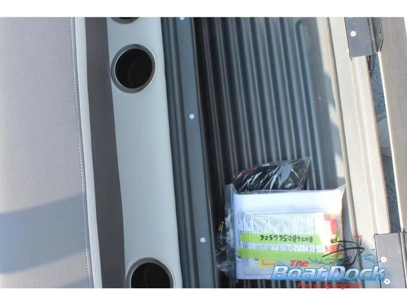 Slide: The Image of Bass Buggy 18 DLX 2026 - 19