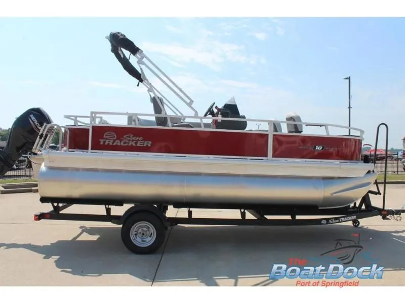 Slide: The Image of Bass Buggy 18 DLX 2026 - 5