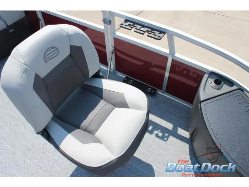 Slide: The Image of Bass Buggy 18 DLX 2026 - 7