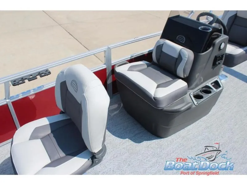 Slide: The Image of Bass Buggy 18 DLX 2026 - 8