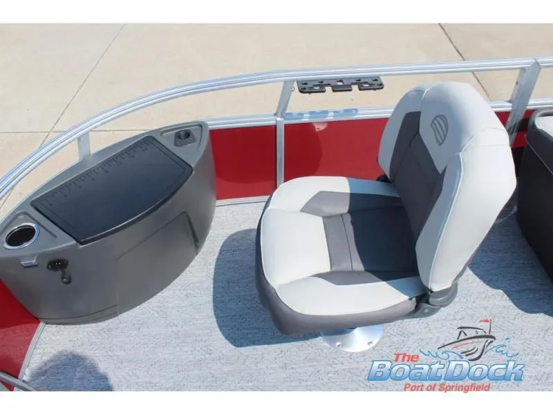 Slide: The Image of Bass Buggy 18 DLX 2026 - 9