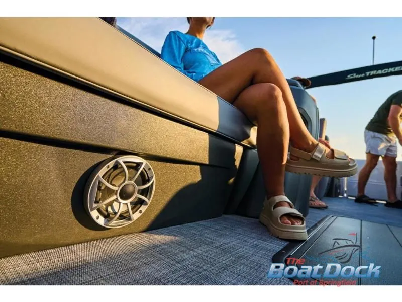 Slide: The Image of Party Barge 22 XP3 2026 - 10