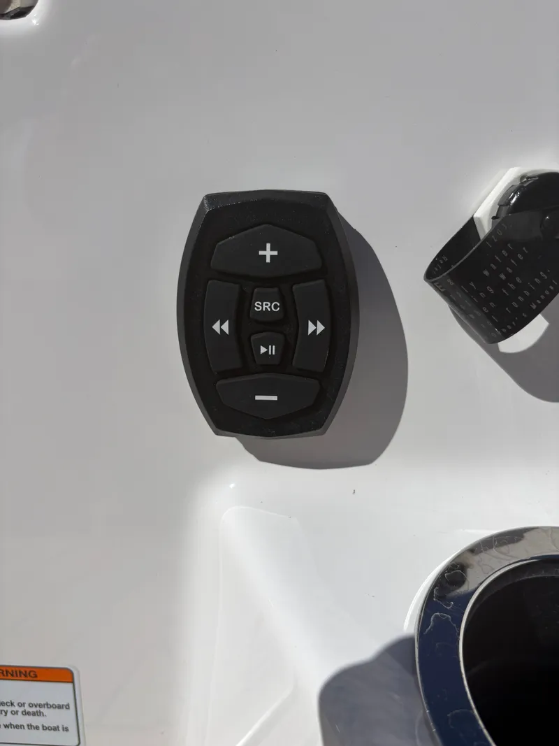 Slide: The Image of Yamaha 255 FSH Sport E 2022 - 8