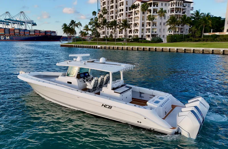 The Image of HCB 42 Lujo 2021 - undefined