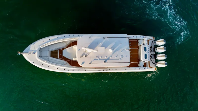 Slide: The Image of HCB 42 Lujo 2021 - 17