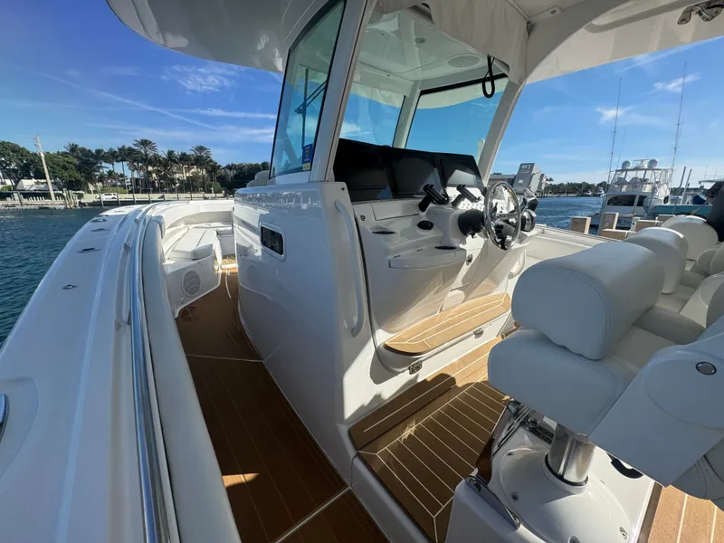 Slide: The Image of HCB 42 Lujo 2021 - 21