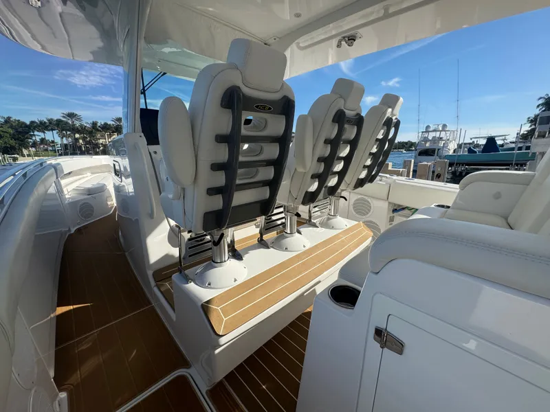 Slide: The Image of HCB 42 Lujo 2021 - 23