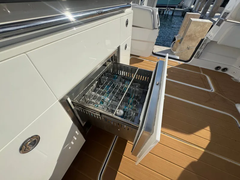 Slide: The Image of HCB 42 Lujo 2021 - 24