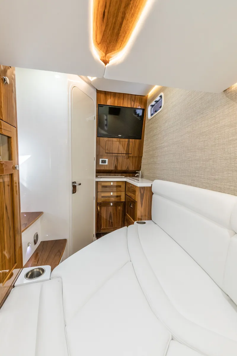 Slide: The Image of HCB 42 Lujo 2021 - 26