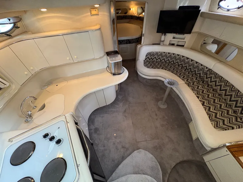 Slide: The Image of Interior of 1995 Sea Ray Sundancer 370 yacht. - 18
