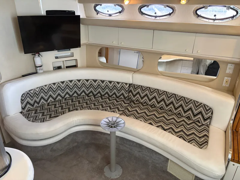 Slide: The Image of Interior of 1995 Sea Ray Sundancer 370 yacht. - 19