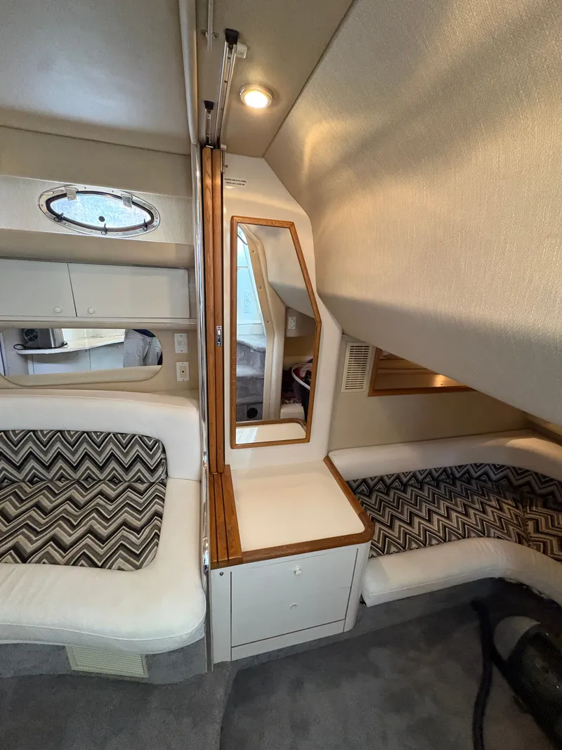 Slide: The Image of Interior of 1995 Sea Ray Sundancer 370 yacht cabin. - 24