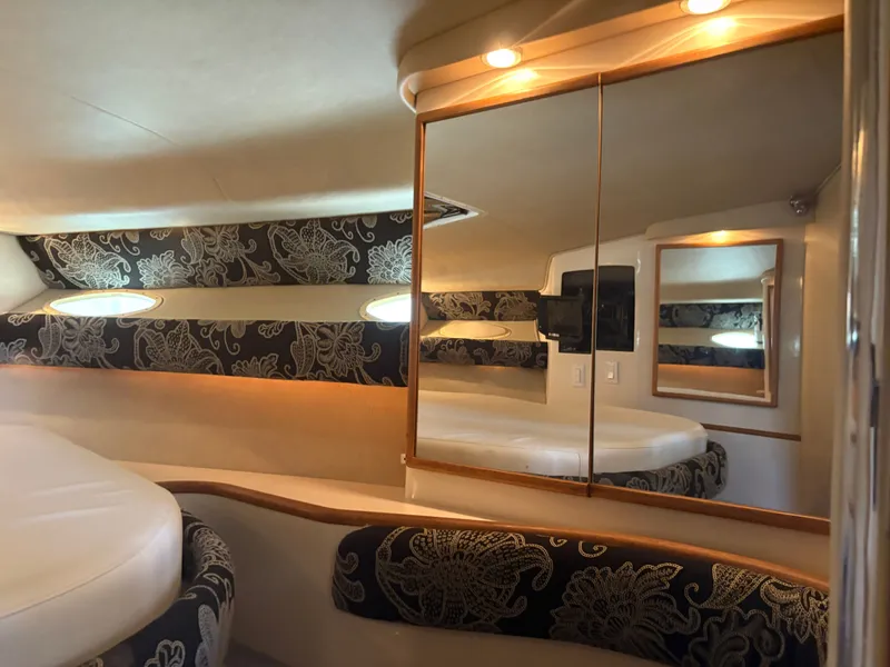 Slide: The Image of Interior of 1995 Sea Ray Sundancer 370 yacht cabin. - 26