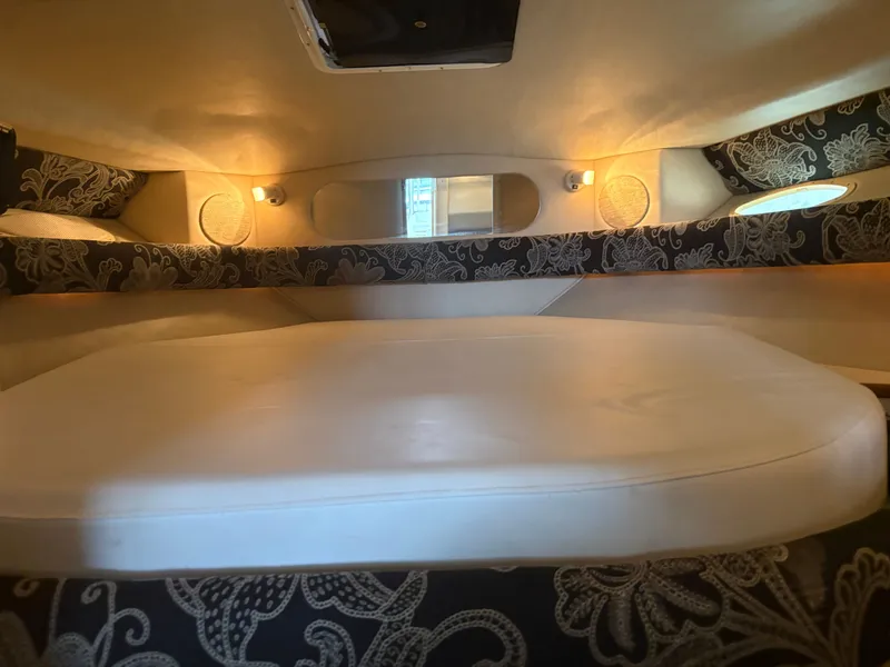 Slide: The Image of Interior of 1995 Sea Ray Sundancer 370 yacht cabin. - 27