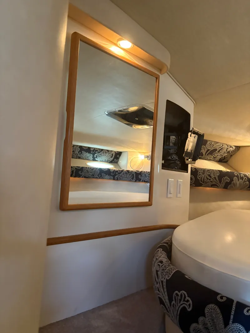 Slide: The Image of Interior of 1995 Sea Ray Sundancer 370 yacht. - 28