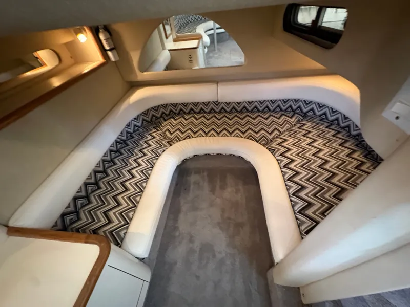 Slide: The Image of Interior of 1995 Sea Ray Sundancer 370 yacht. - 37
