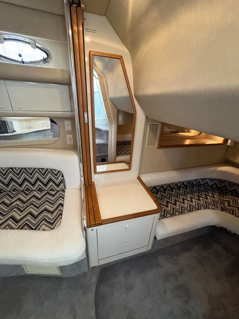 Slide: The Image of Interior of 1995 Sea Ray Sundancer 370 yacht. - 40
