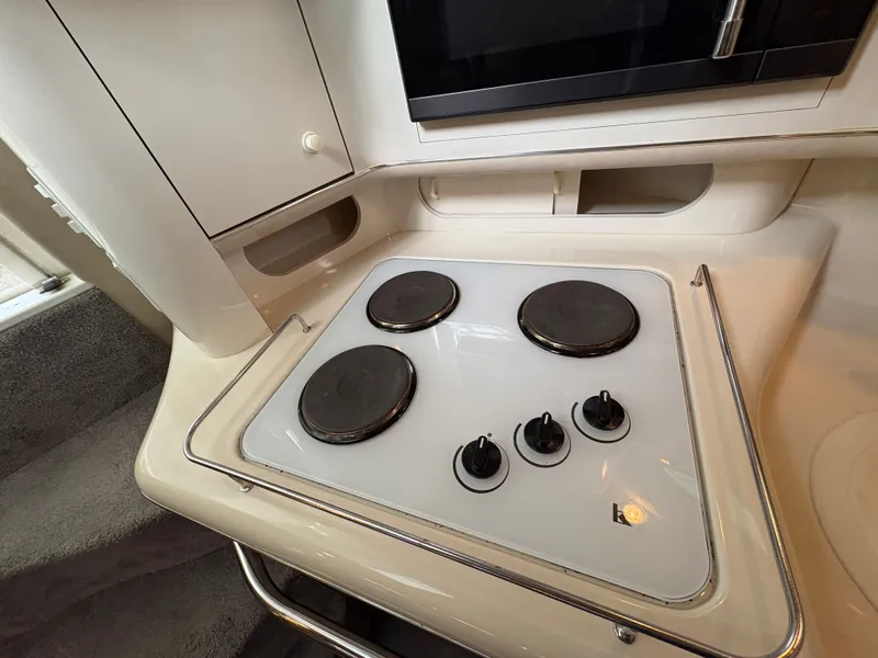 Slide: The Image of 1995 Sea Ray Sundancer 370 kitchen area with stovetop. - 45