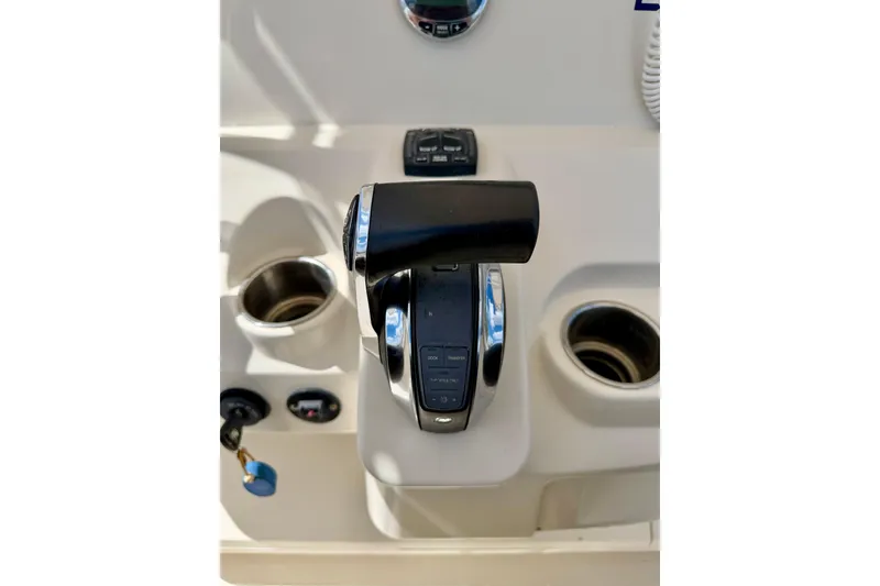 Slide: The Image of Throttle control panel of 2021 Sailfish 242 CC boat with cup holders. - 23