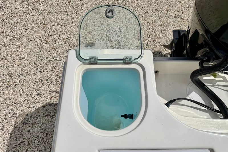 Slide: The Image of Livewell on 2021 Sailfish 242 CC boat, open lid, clear water inside. - 27